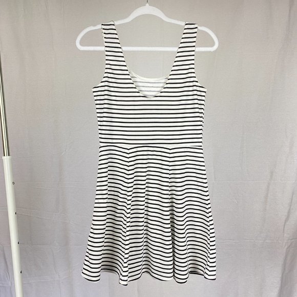 H&M White and Black Striped Skater A-Line Sleeveless Short Dress - Picture 4 of 9